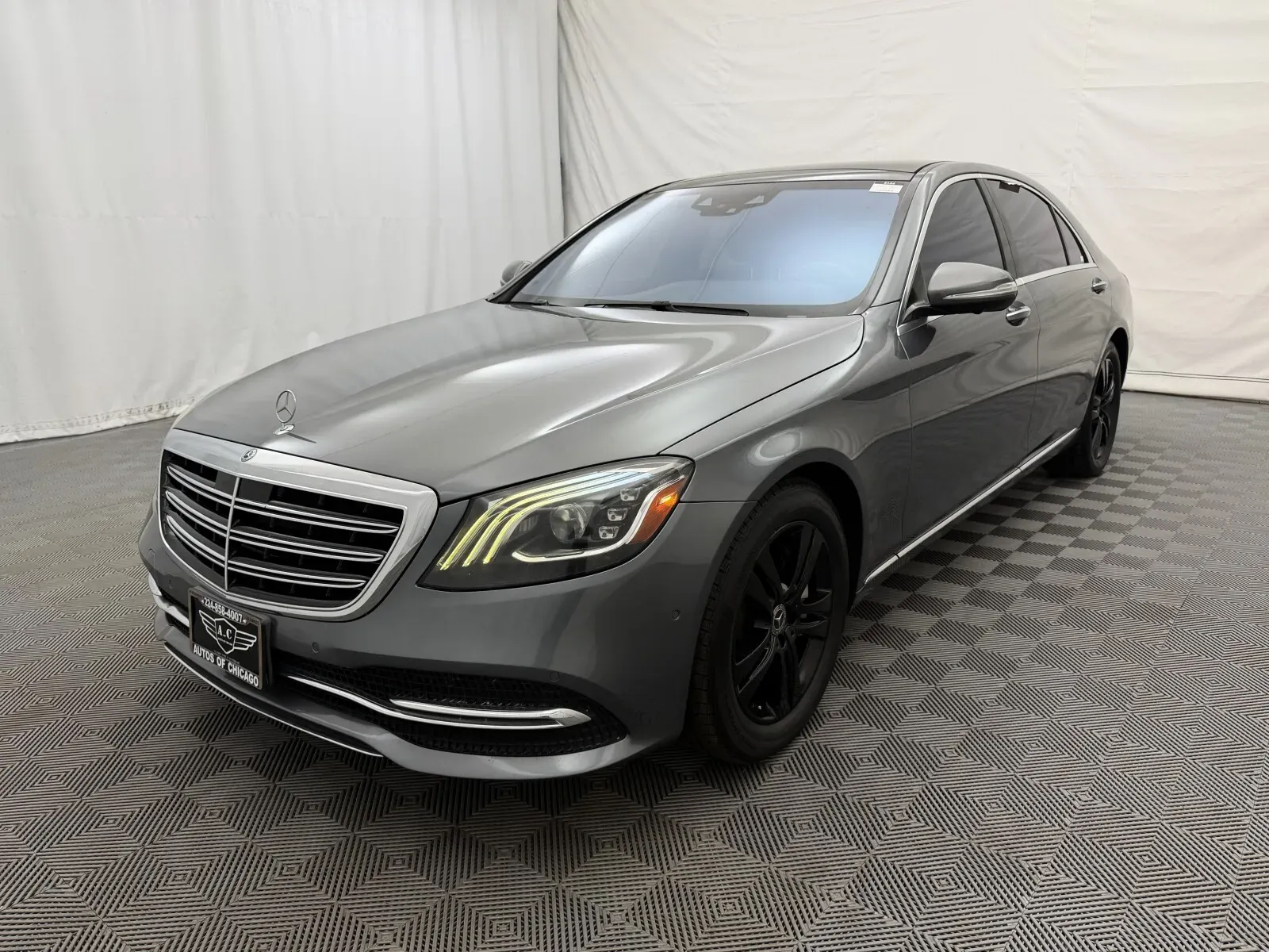 Mercedes-Benz S-Class photo 2