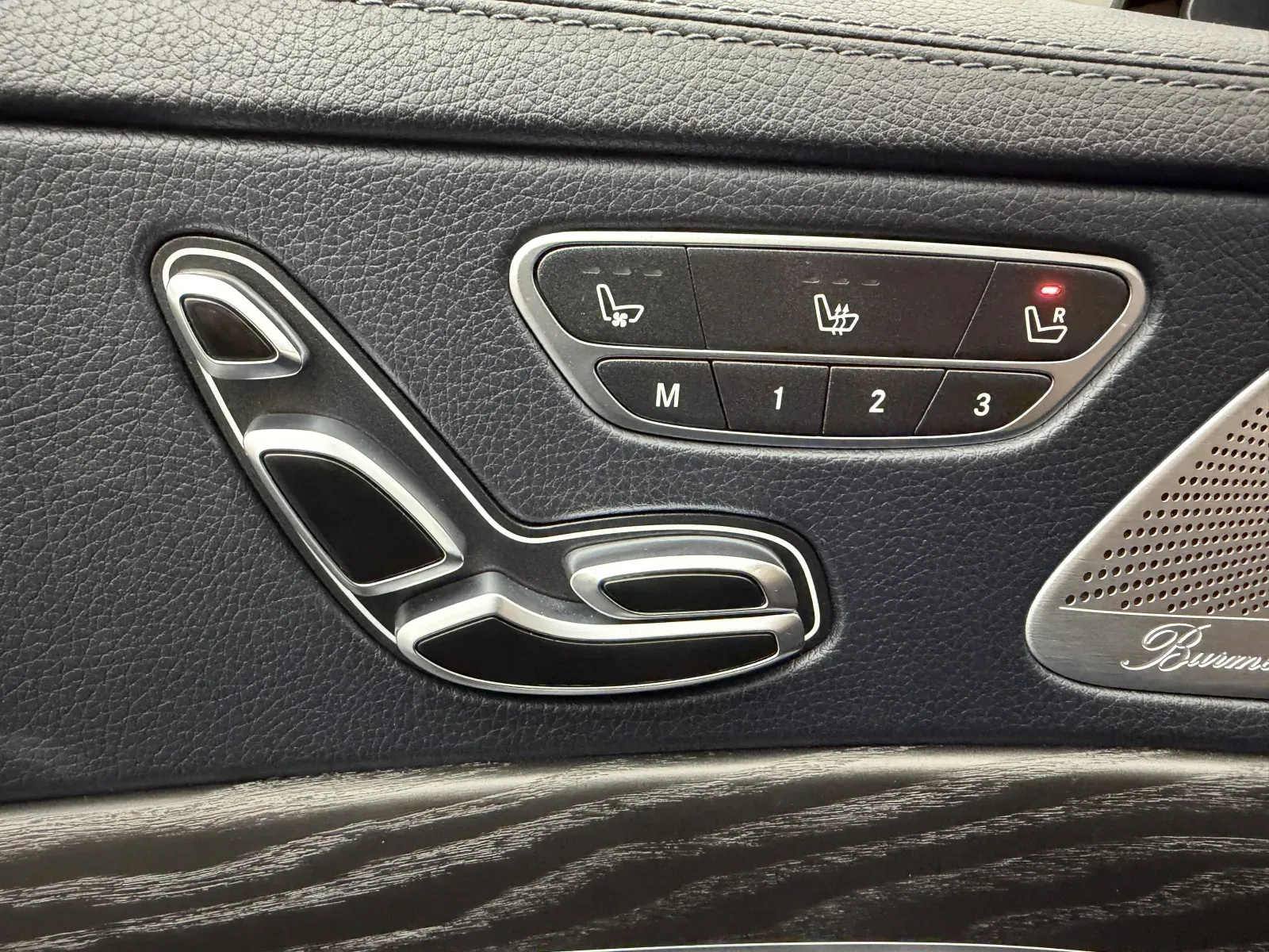 Mercedes-Benz S-Class photo 18