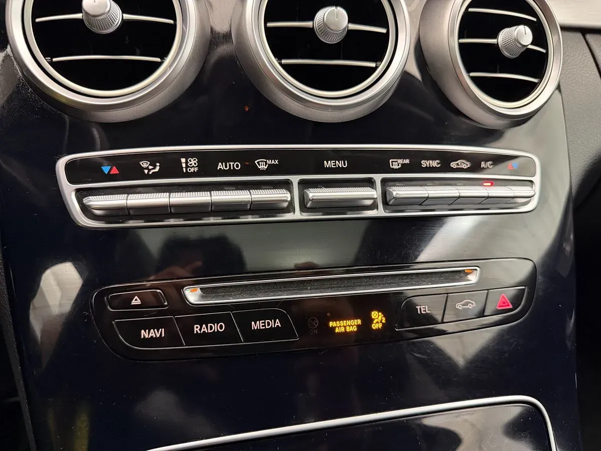 Mercedes-Benz C-Class photo 22