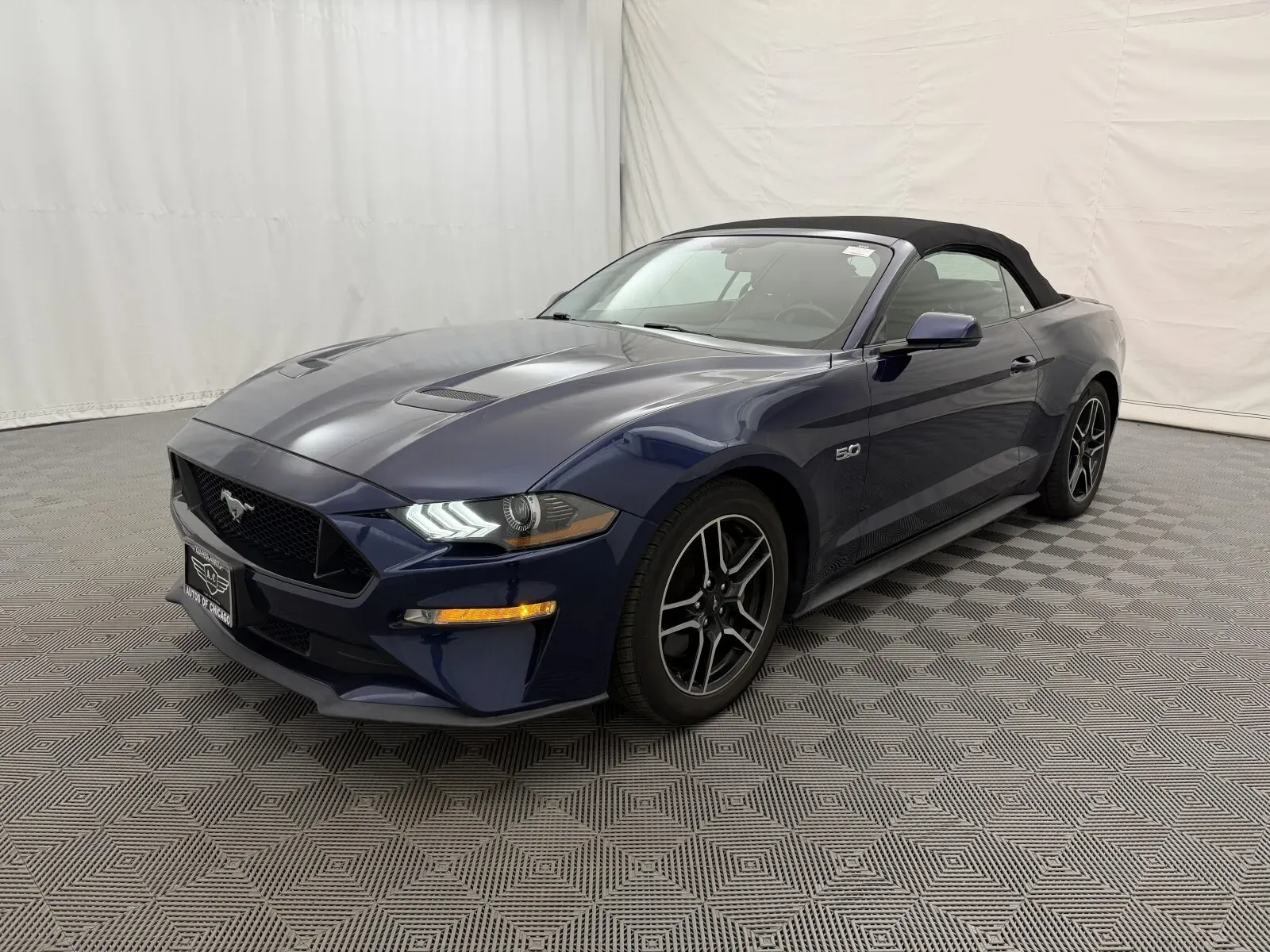 Ford Mustang photo 2