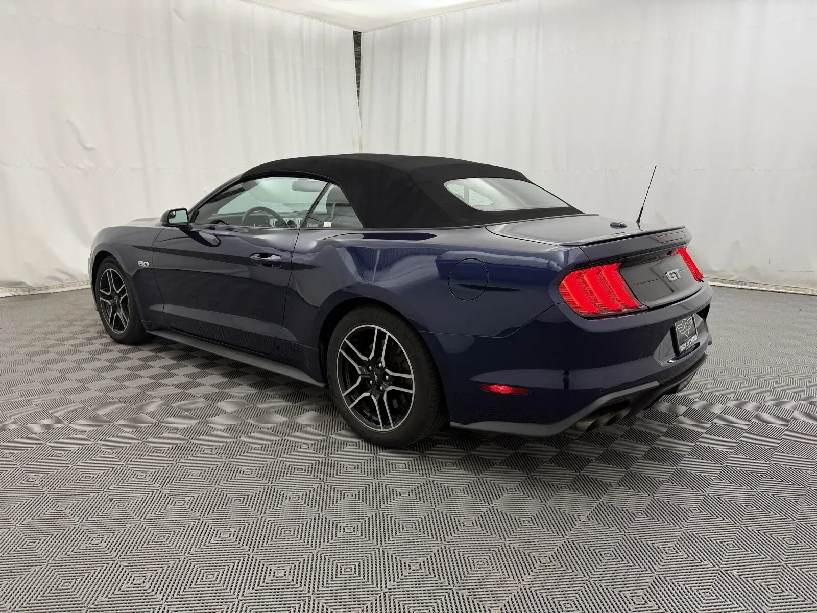 Ford Mustang photo 7