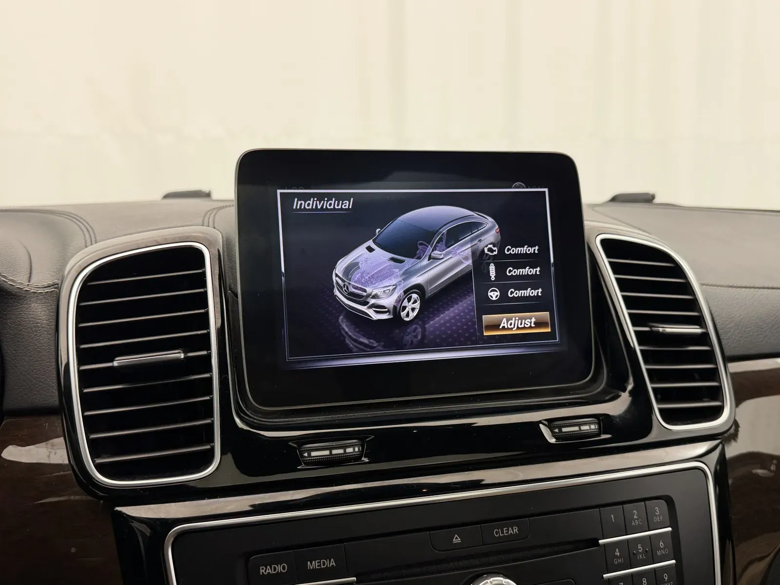 Mercedes-Benz GLE photo 26