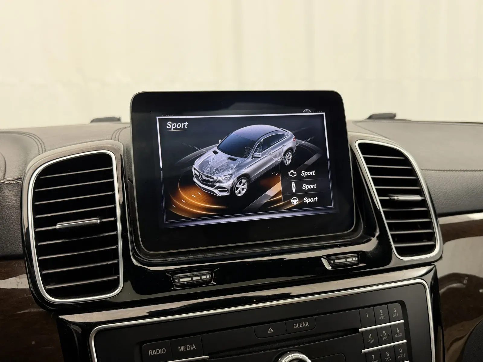 Mercedes-Benz GLE photo 28