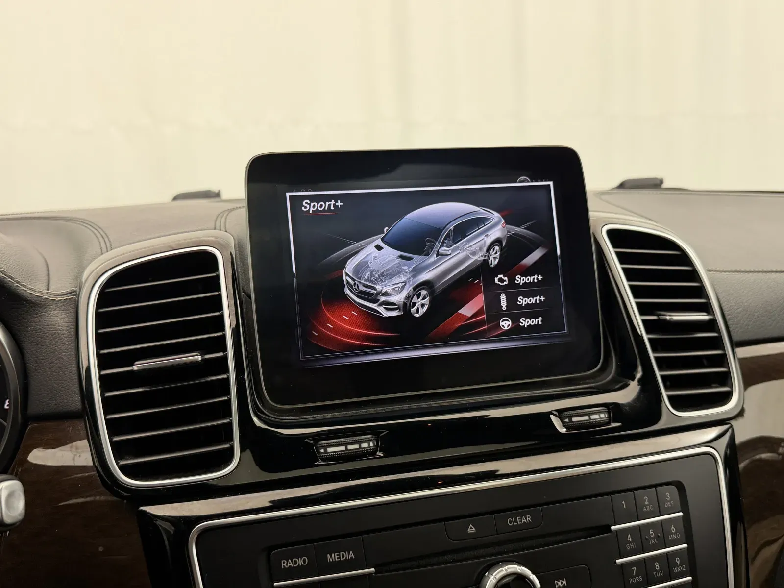 Mercedes-Benz GLE photo 29