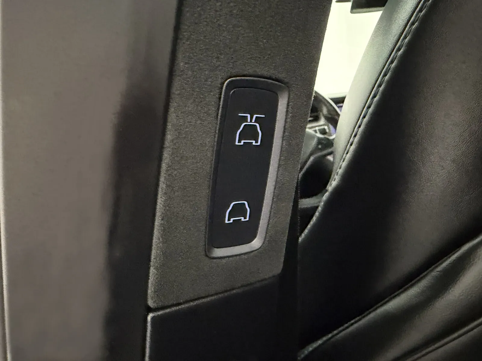 Tesla Model X photo 18