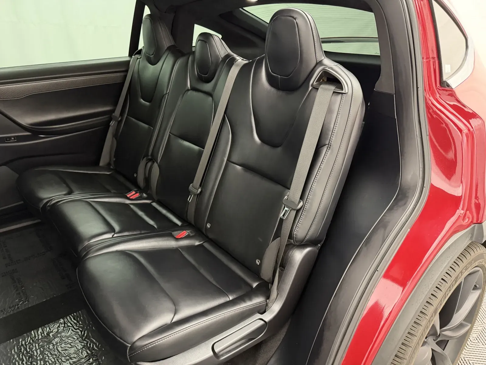 Tesla Model X photo 17