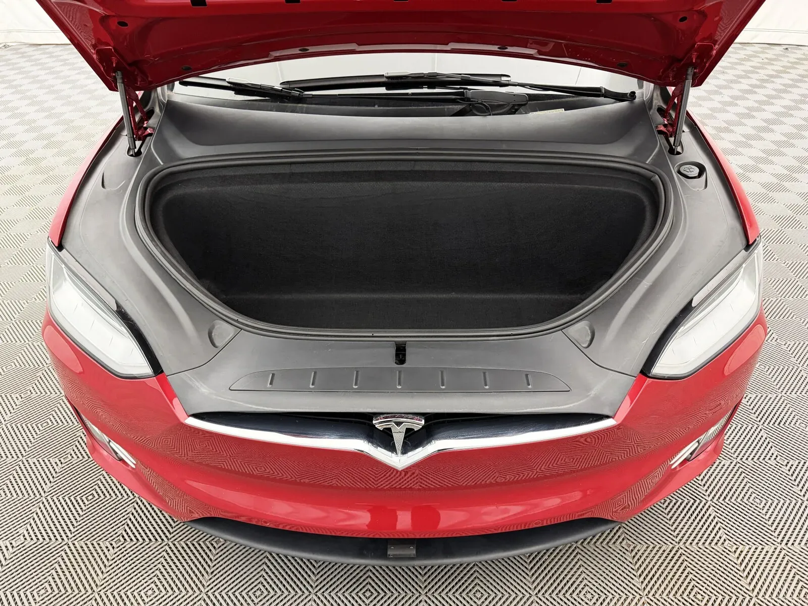 Tesla Model X photo 25