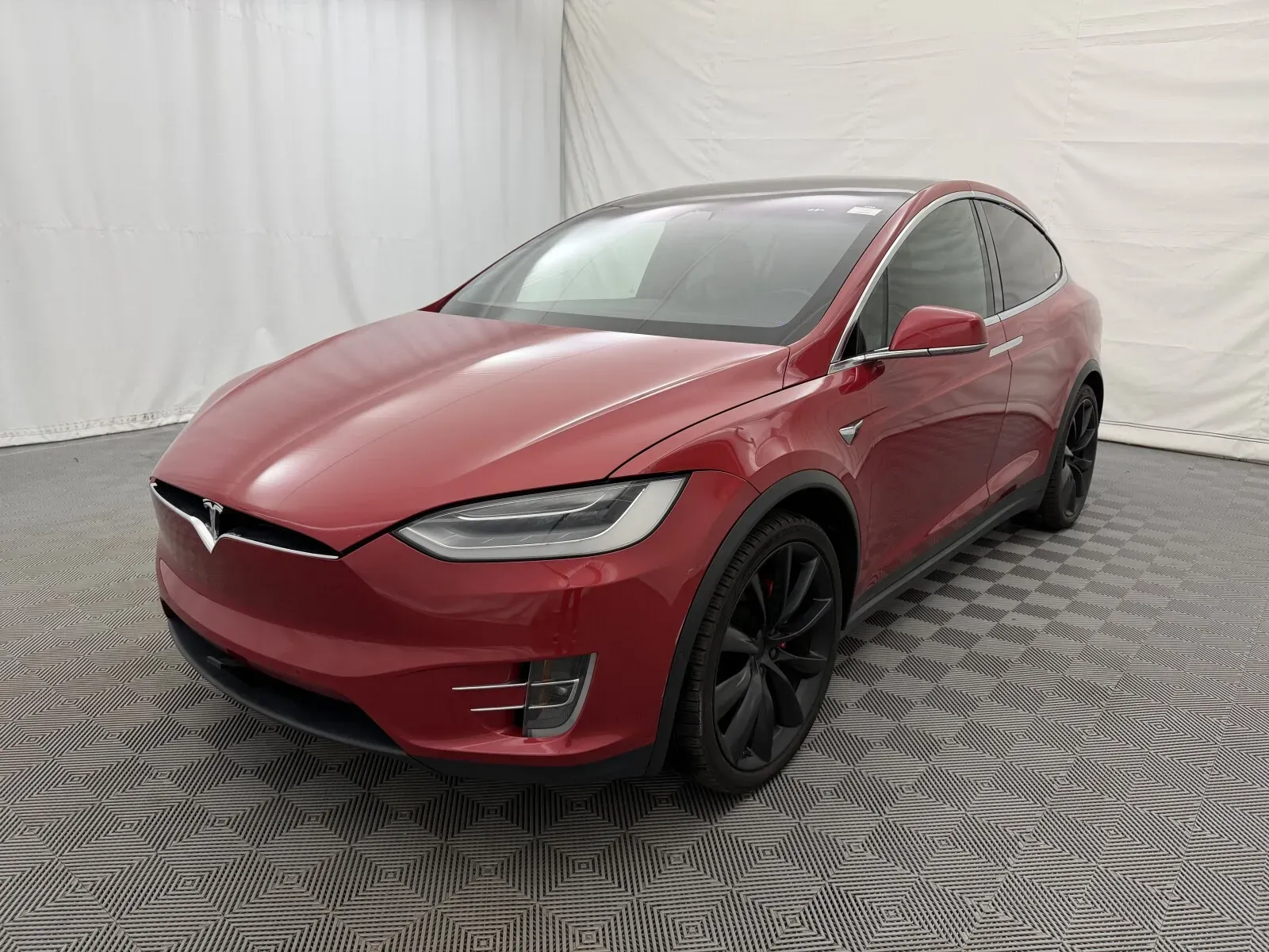 Tesla Model X photo 2