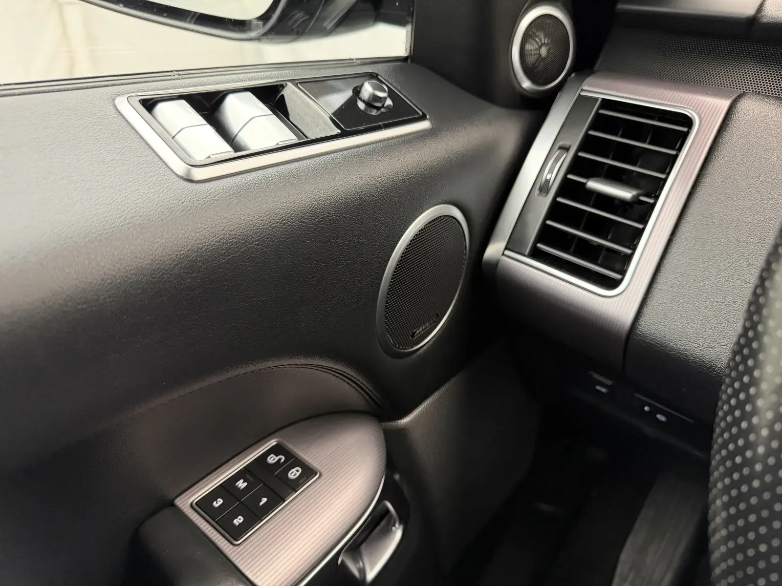 Land Rover Range Rover Sport photo 17