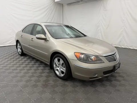 More photos of 2006 Acura RL w/Tech Pkg at Autos of Chicago, IL