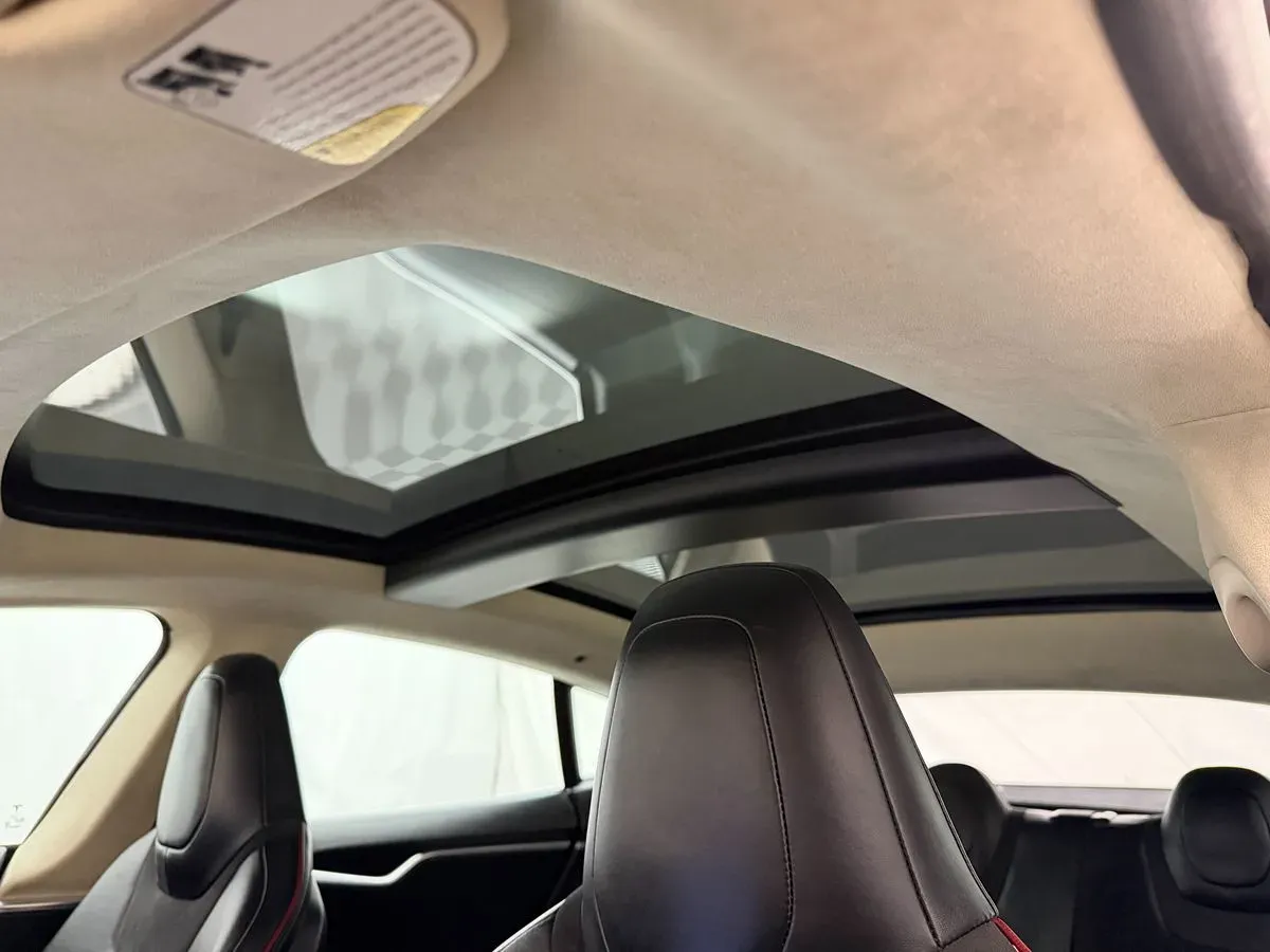 Tesla Model S photo 9