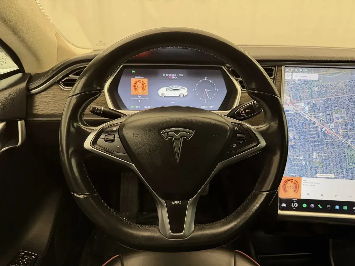 Tesla Model S photo 11