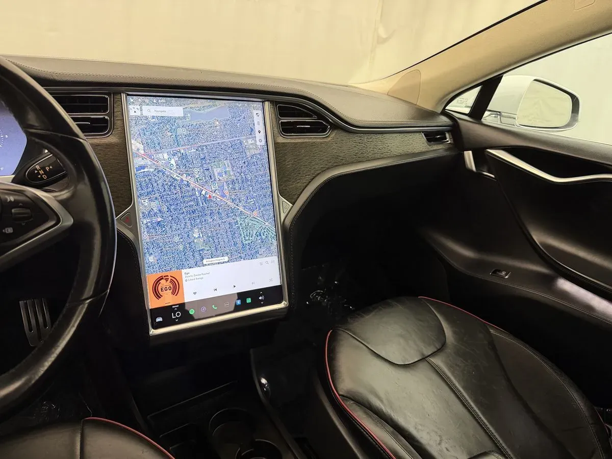 Tesla Model S photo 14