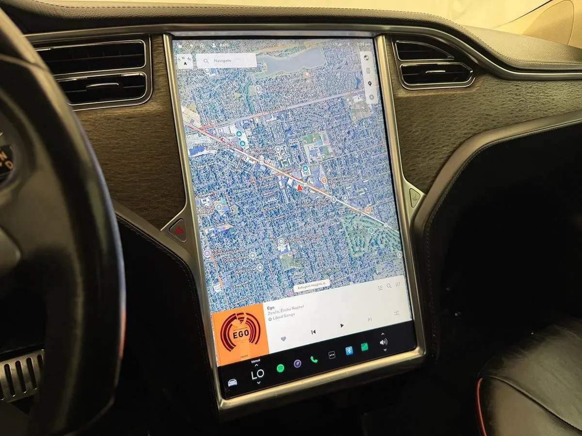 Tesla Model S photo 16