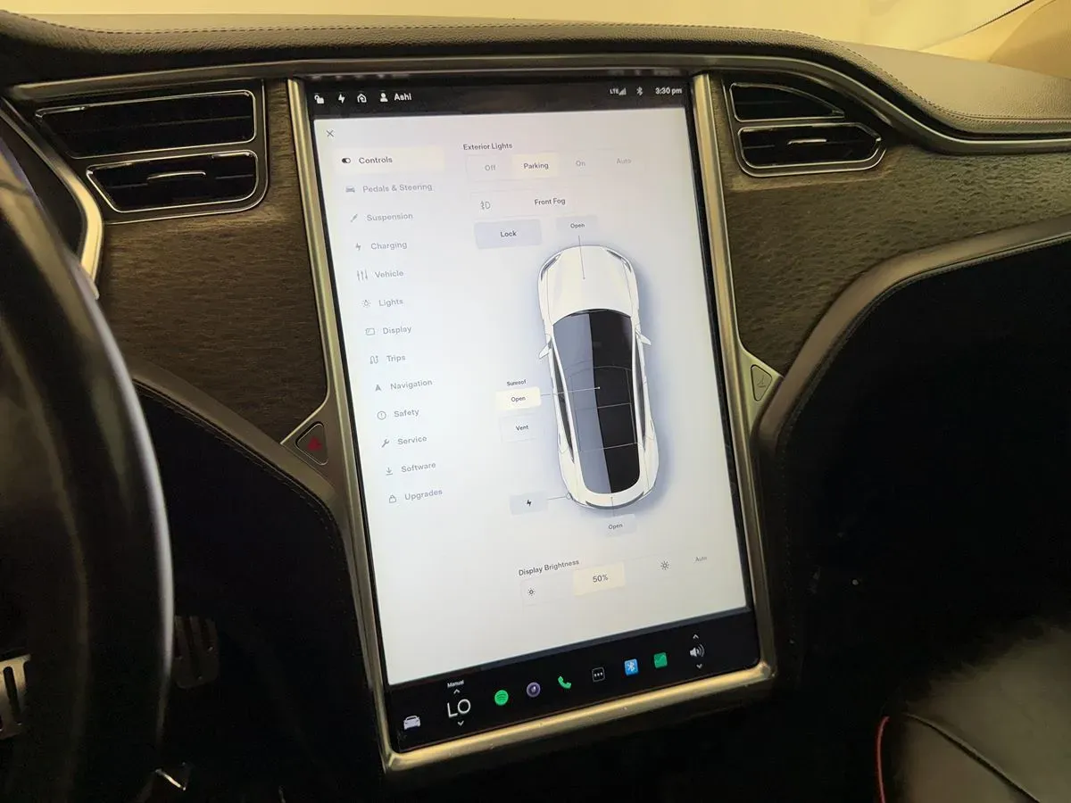 Tesla Model S photo 17