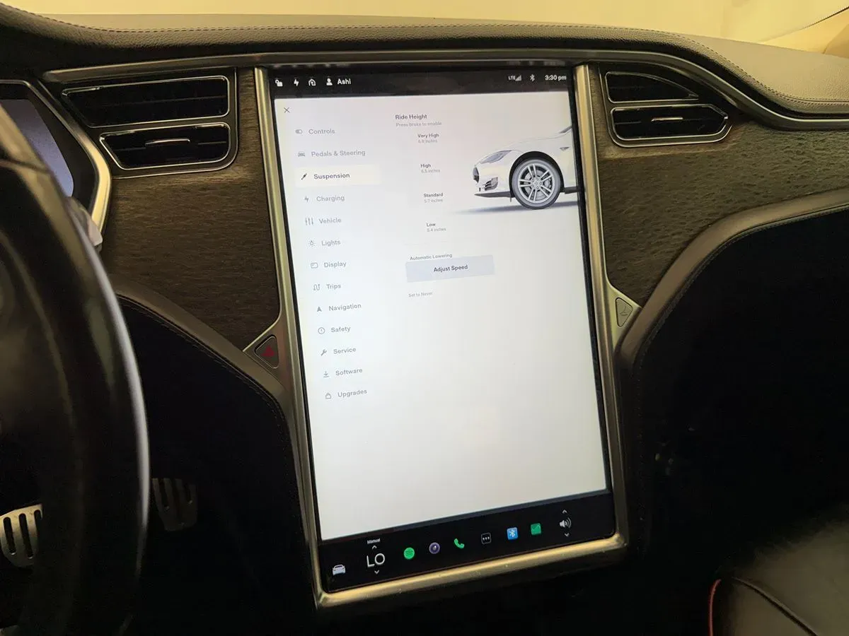 Tesla Model S photo 18
