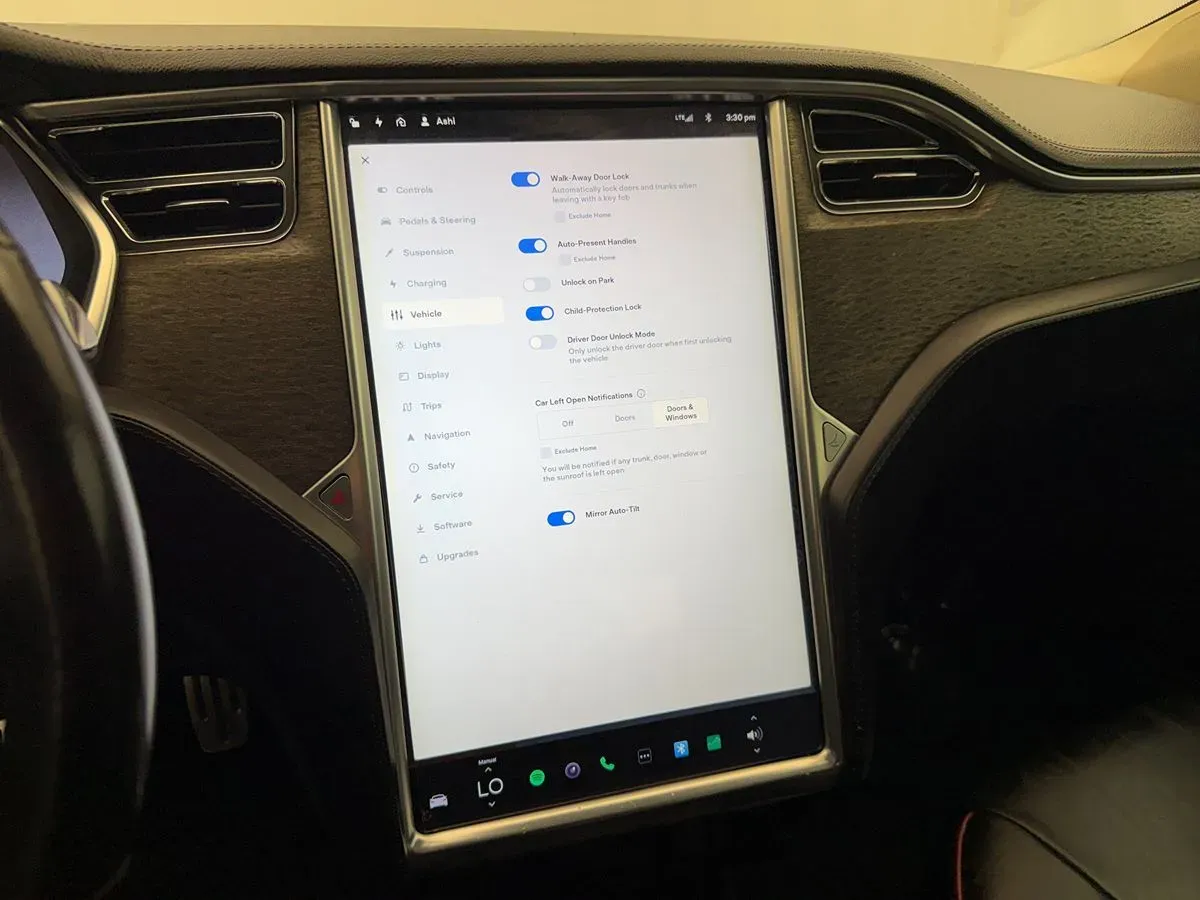 Tesla Model S photo 20