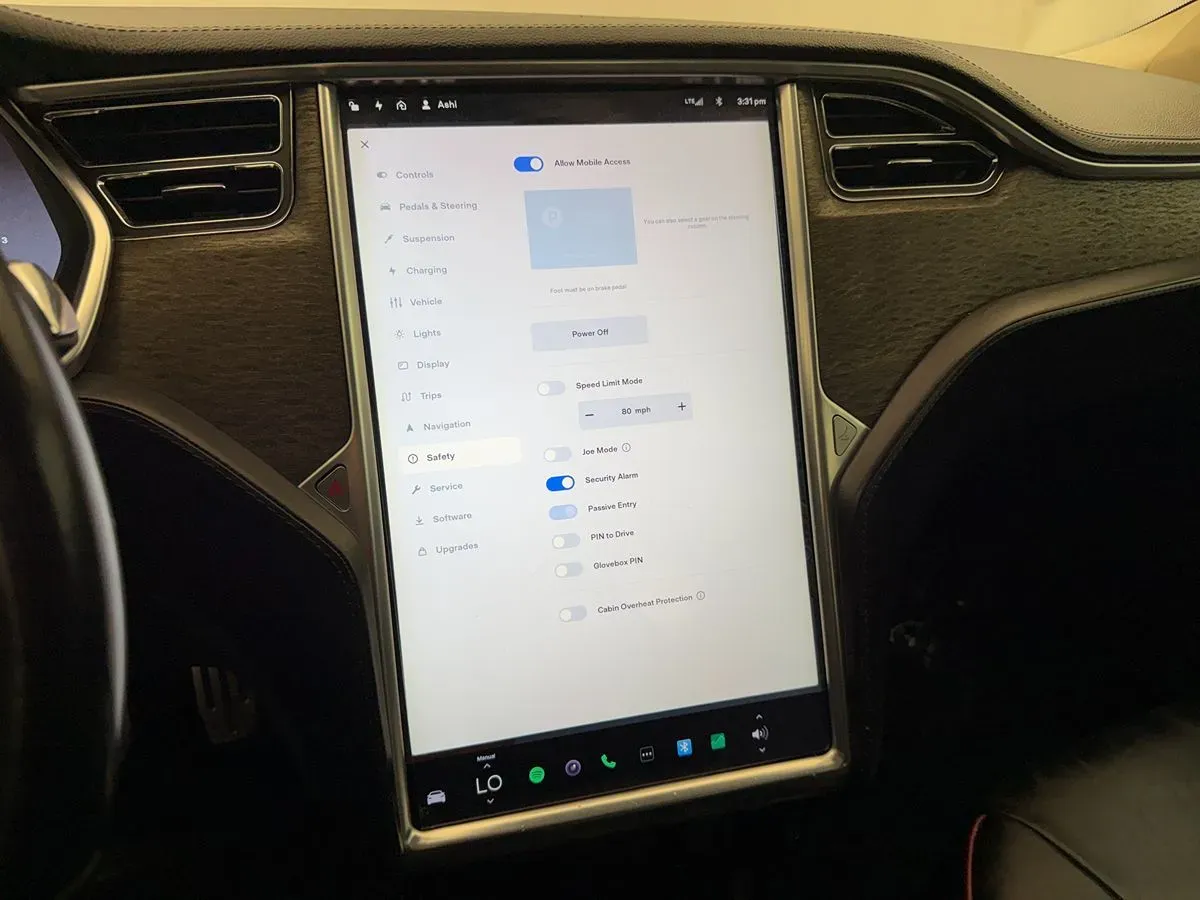 Tesla Model S photo 22
