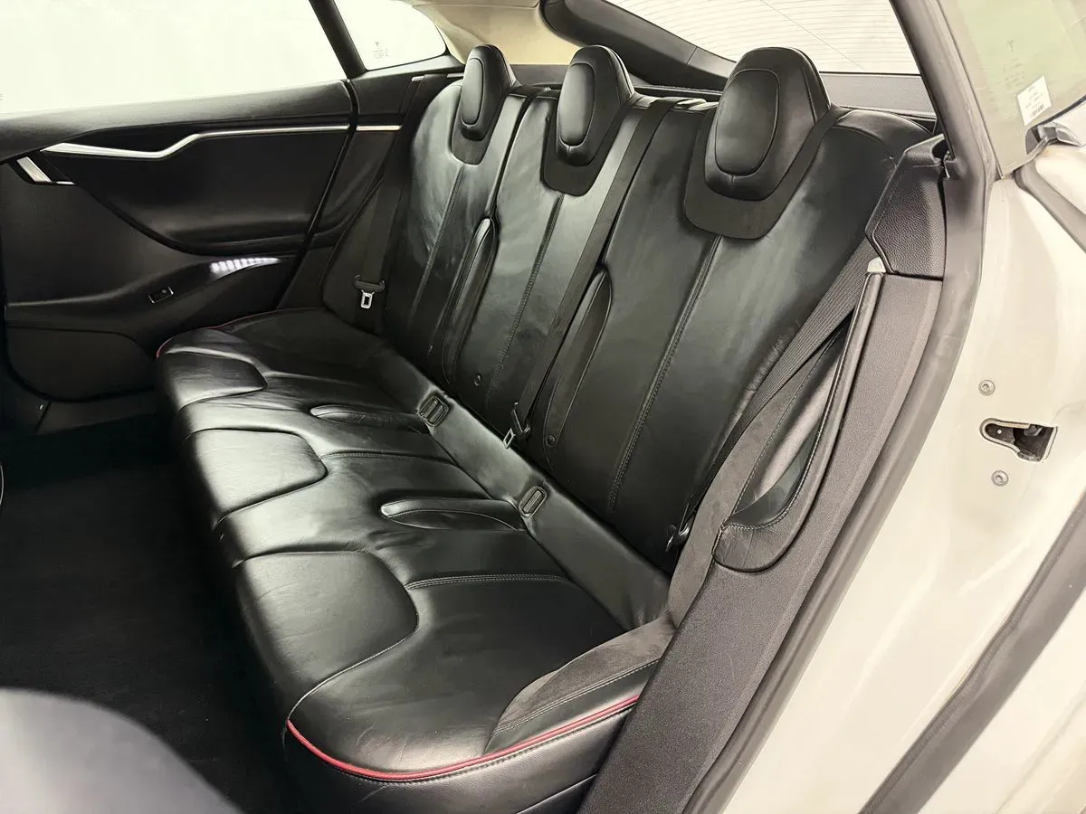 Tesla Model S photo 25