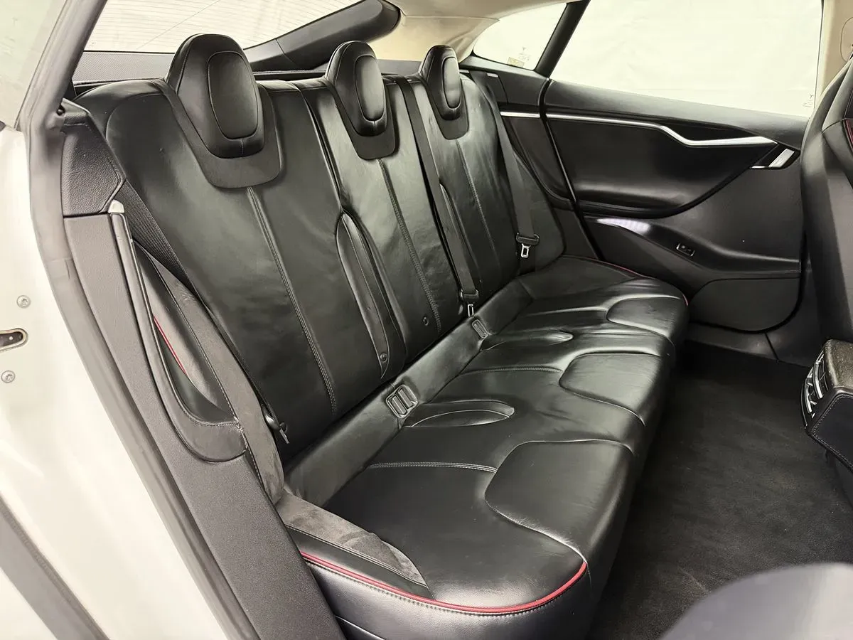 Tesla Model S photo 26