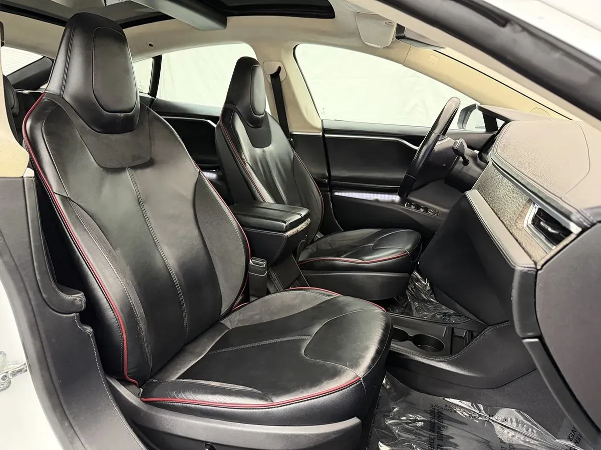 Tesla Model S photo 27