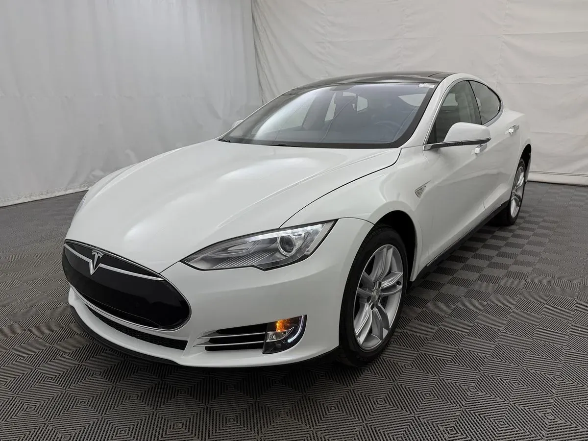 Tesla Model S photo 2