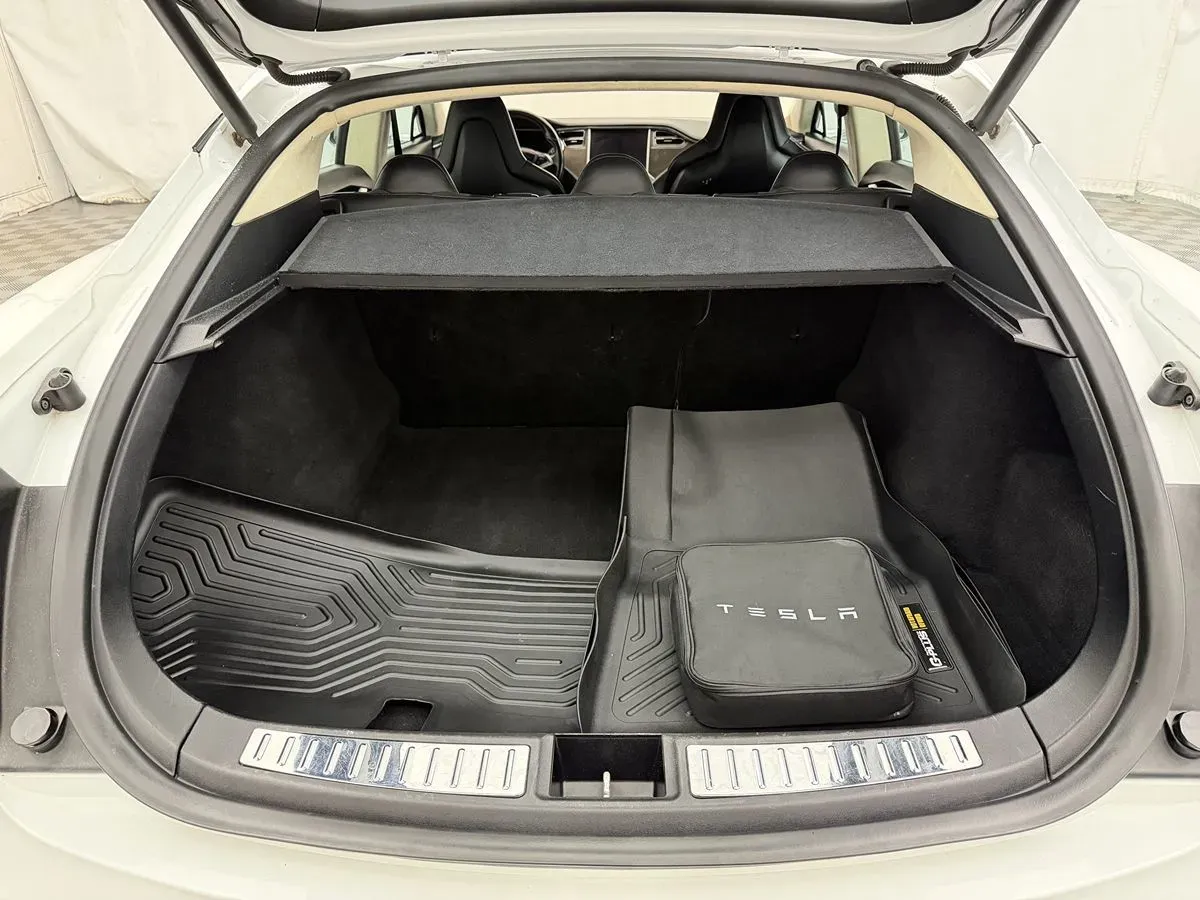 Tesla Model S photo 28