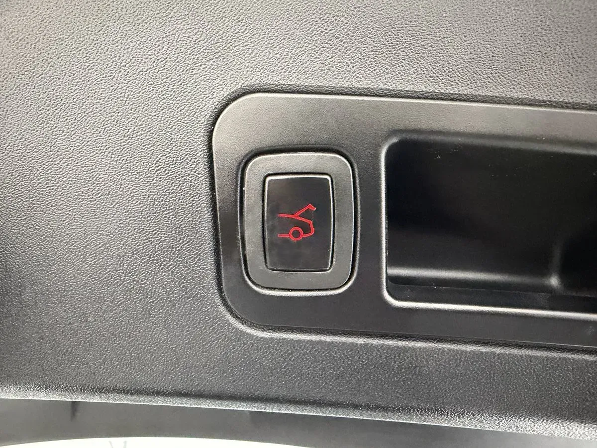 Tesla Model S photo 29