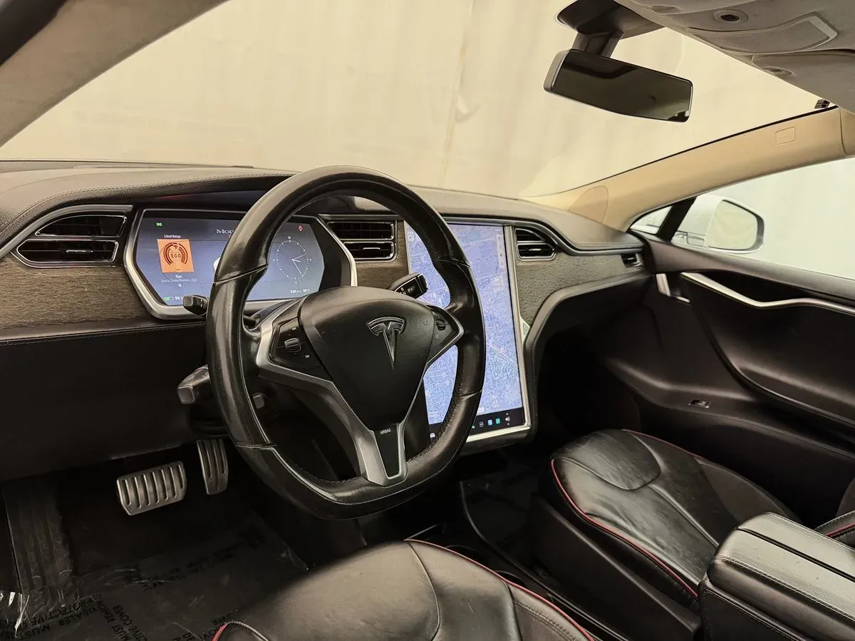 Tesla Model S photo 8