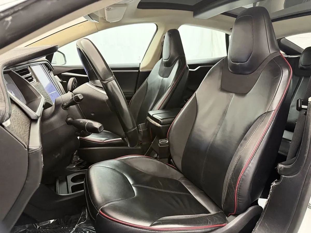 Tesla Model S photo 10