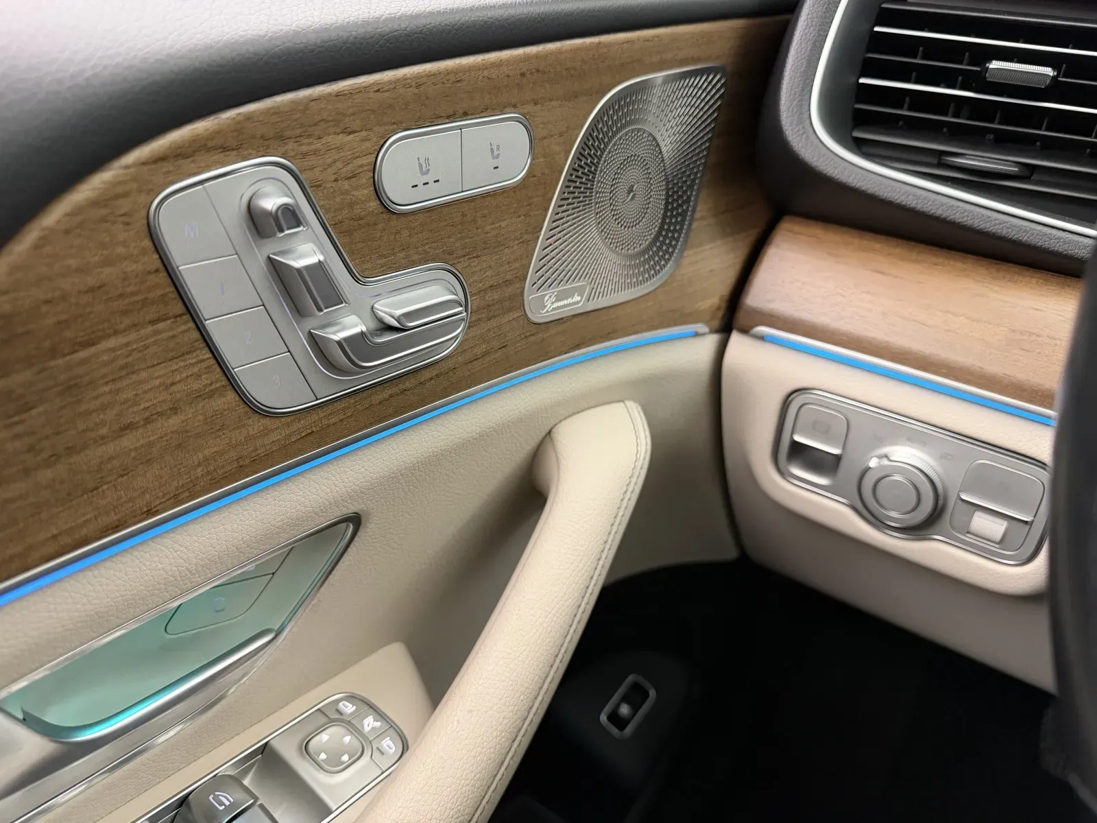 Mercedes-Benz GLE photo 17
