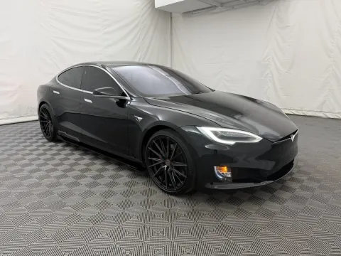 More photos of 2020 Tesla Model S Performance at Autos of Chicago, IL