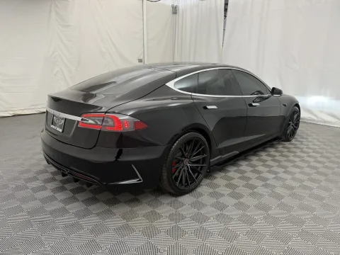 More photos of 2020 Tesla Model S Performance at Autos of Chicago, IL