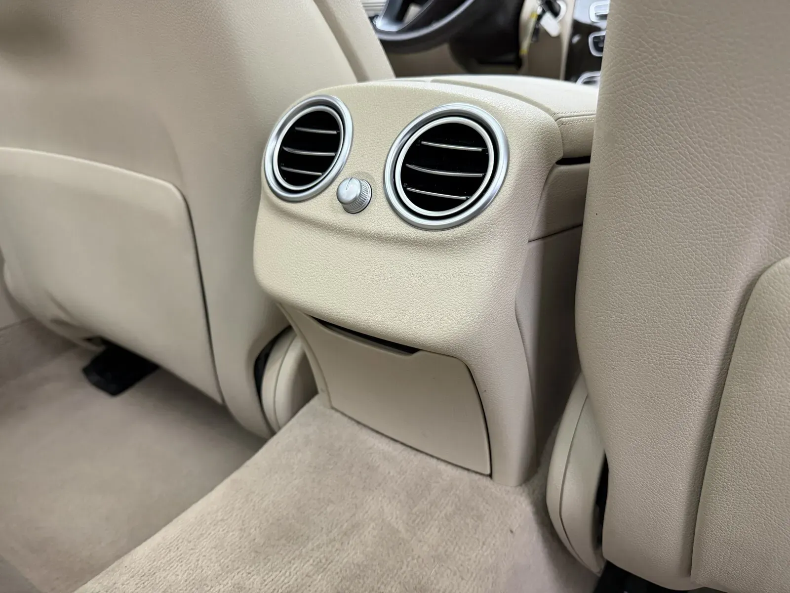 Mercedes-Benz C-Class photo 28