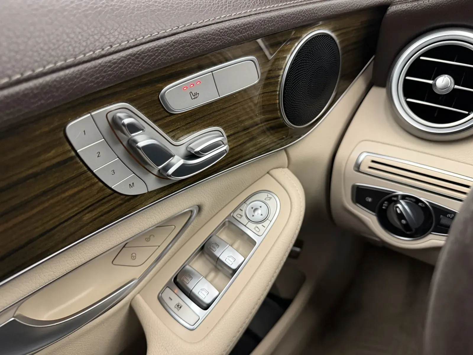 Mercedes-Benz C-Class photo 14