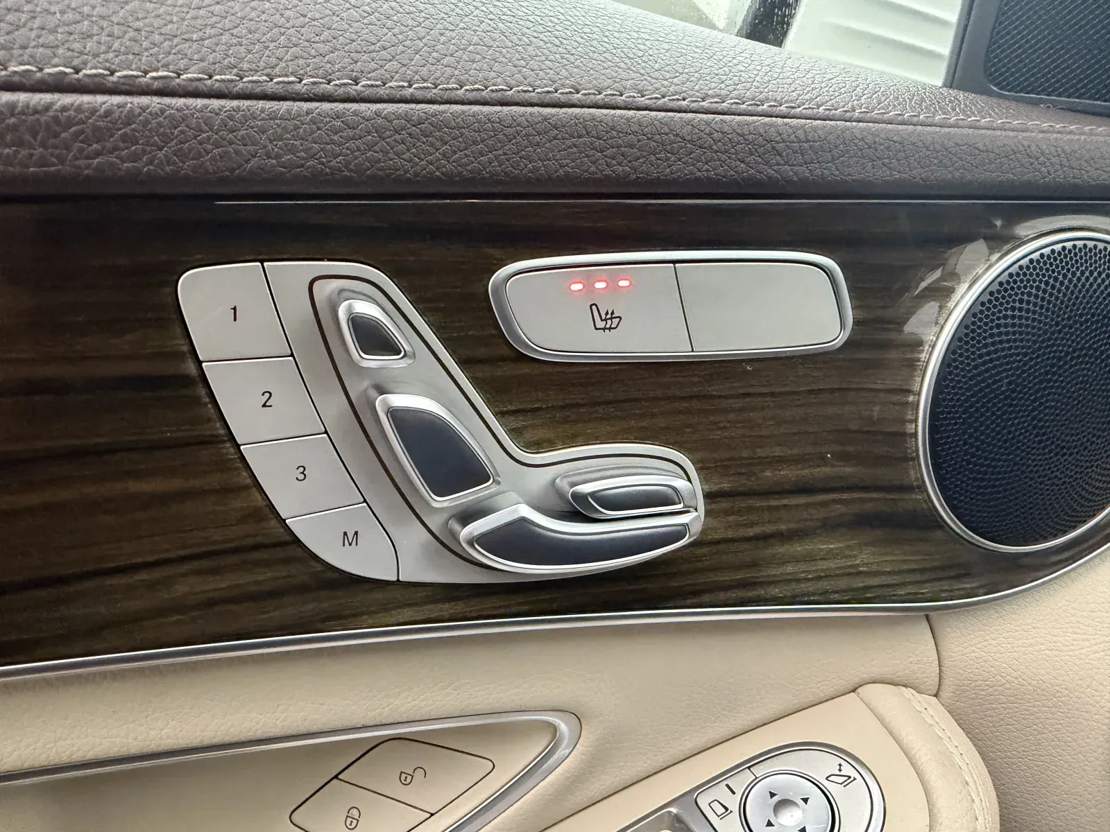 Mercedes-Benz C-Class photo 13