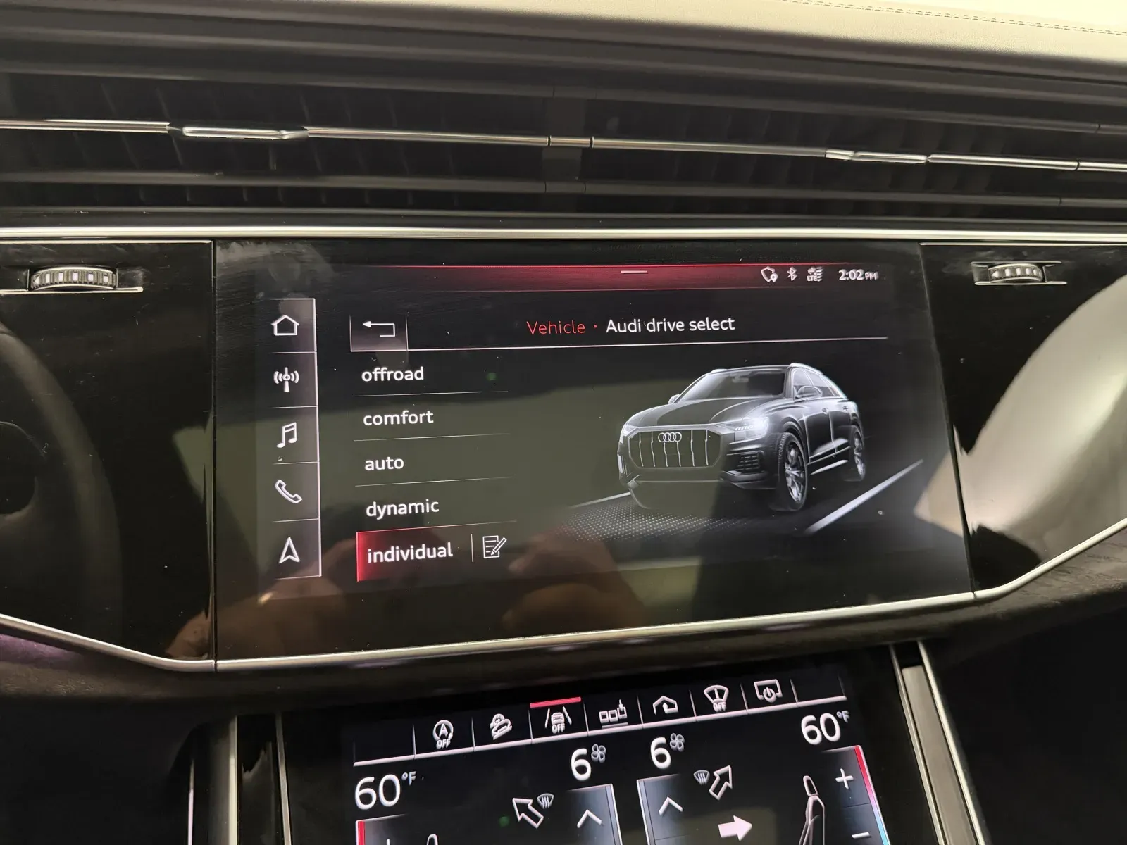 Audi Q8 photo 36