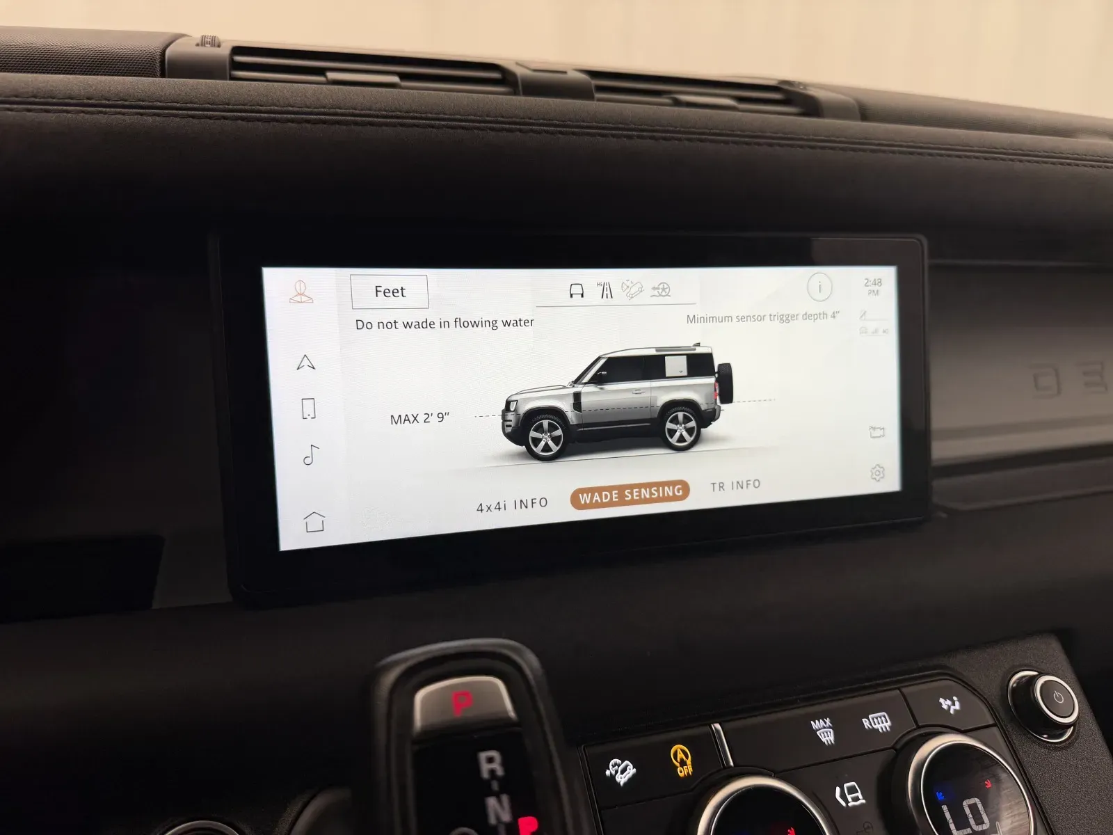 Land Rover Defender photo 18
