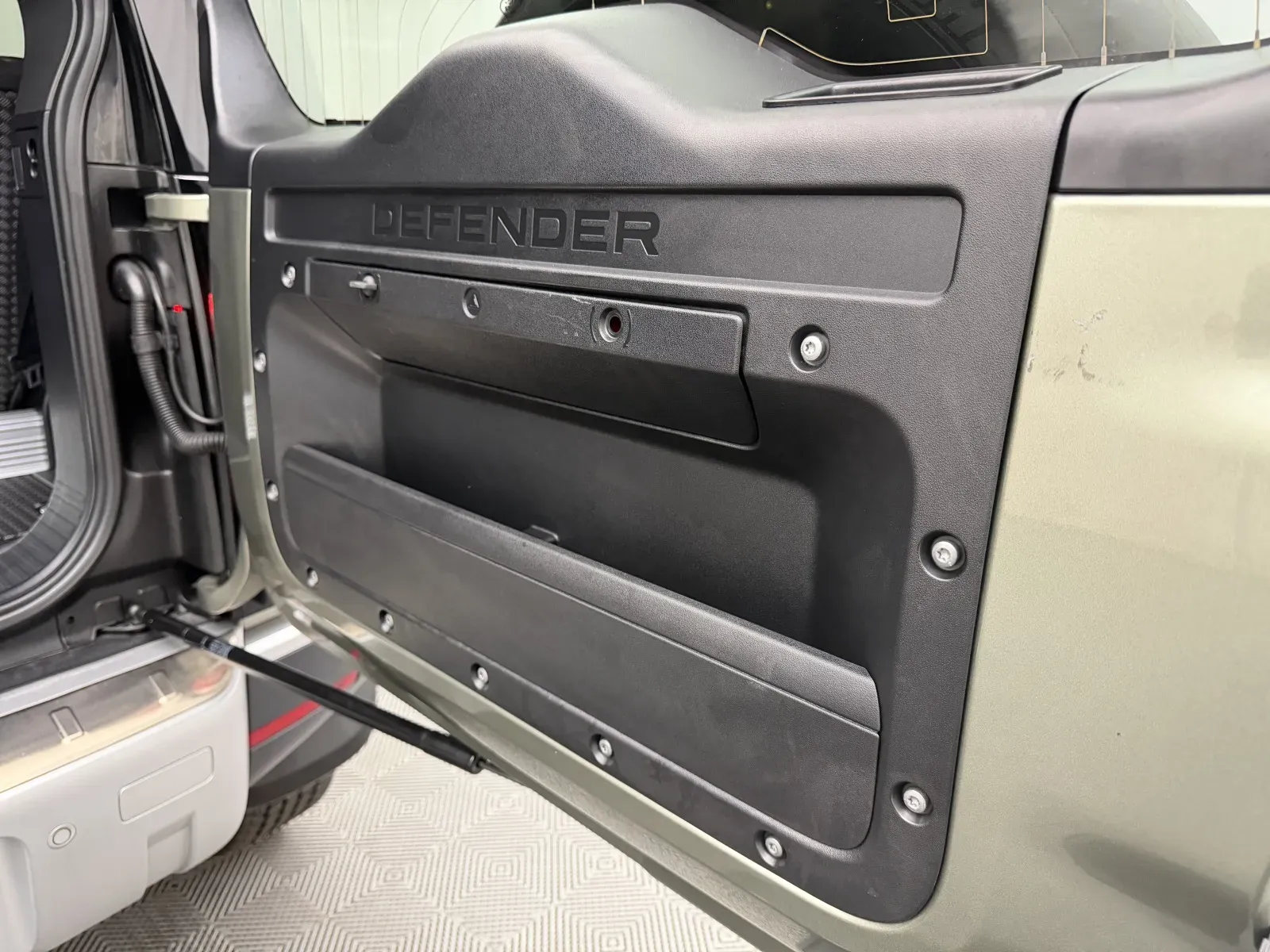 Land Rover Defender photo 47