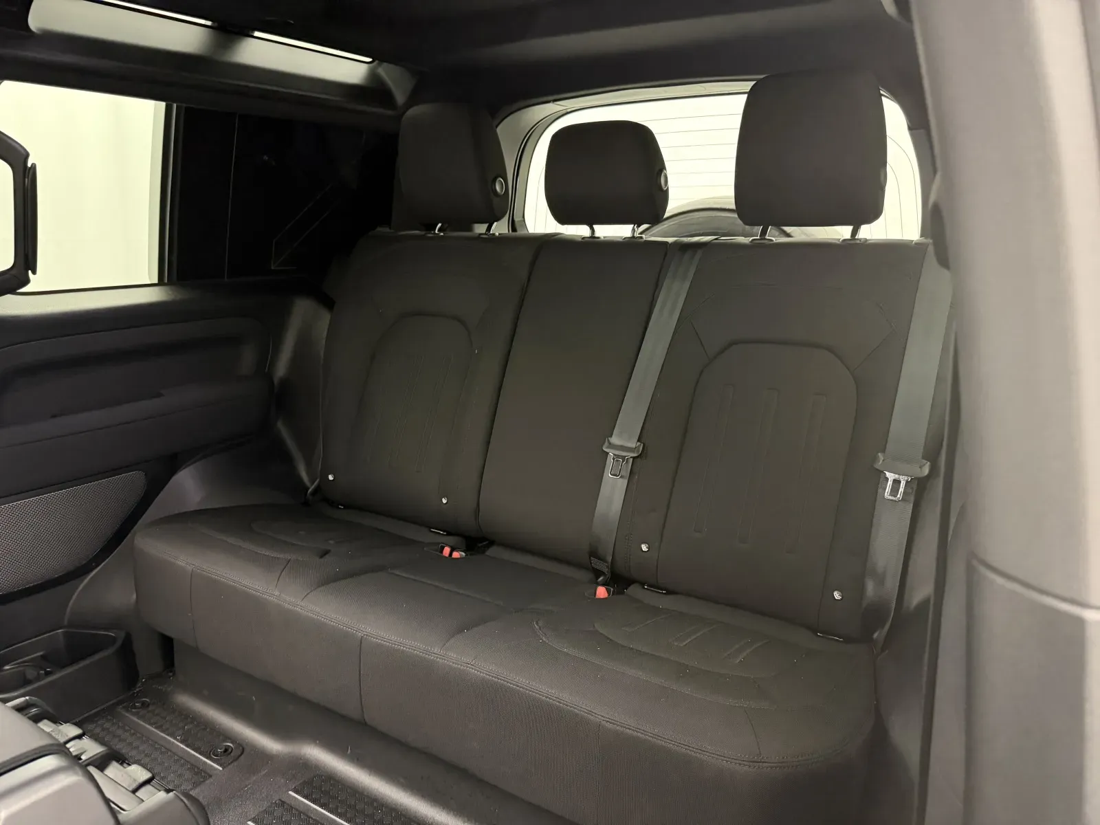 Land Rover Defender photo 42