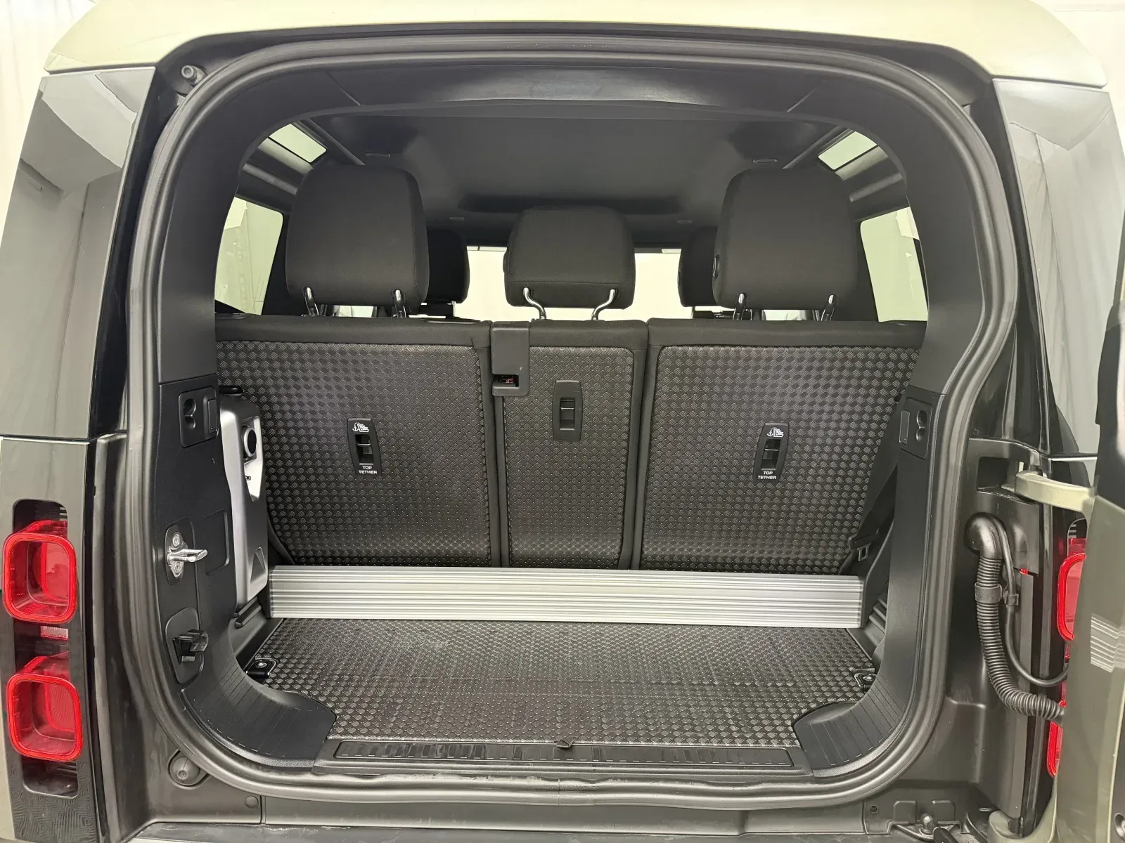 Land Rover Defender photo 46