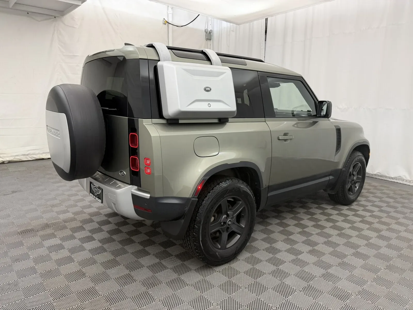 Land Rover Defender photo 5