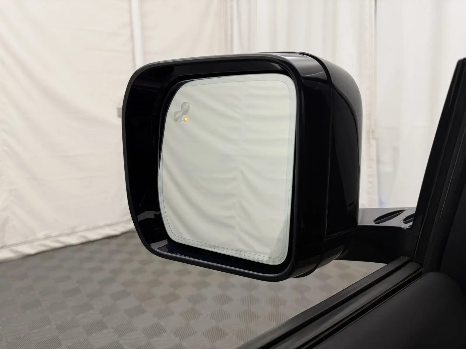 Land Rover Defender photo 14