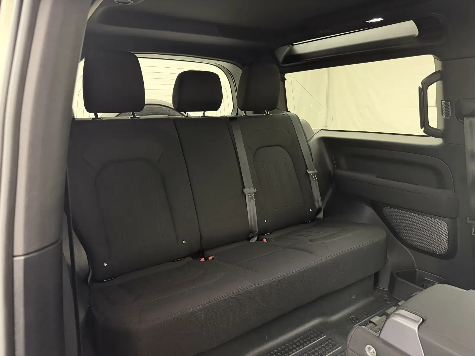 Land Rover Defender photo 44