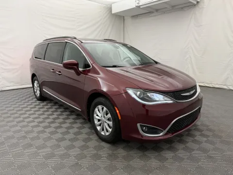 Another view of 2017 Chrysler Pacifica Touring-L for sale in Arlington Heights, IL at Autos of Chicago