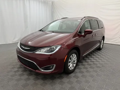 Photos of 2017 Chrysler Pacifica Touring-L for sale in Arlington Heights, IL at Autos of Chicago