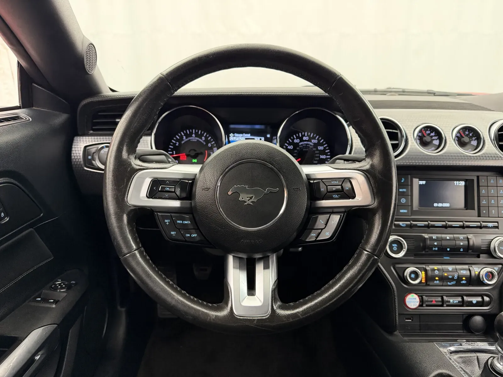 Ford Mustang photo 11