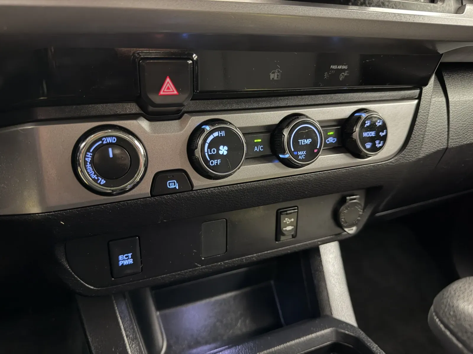 Toyota Tacoma photo 19