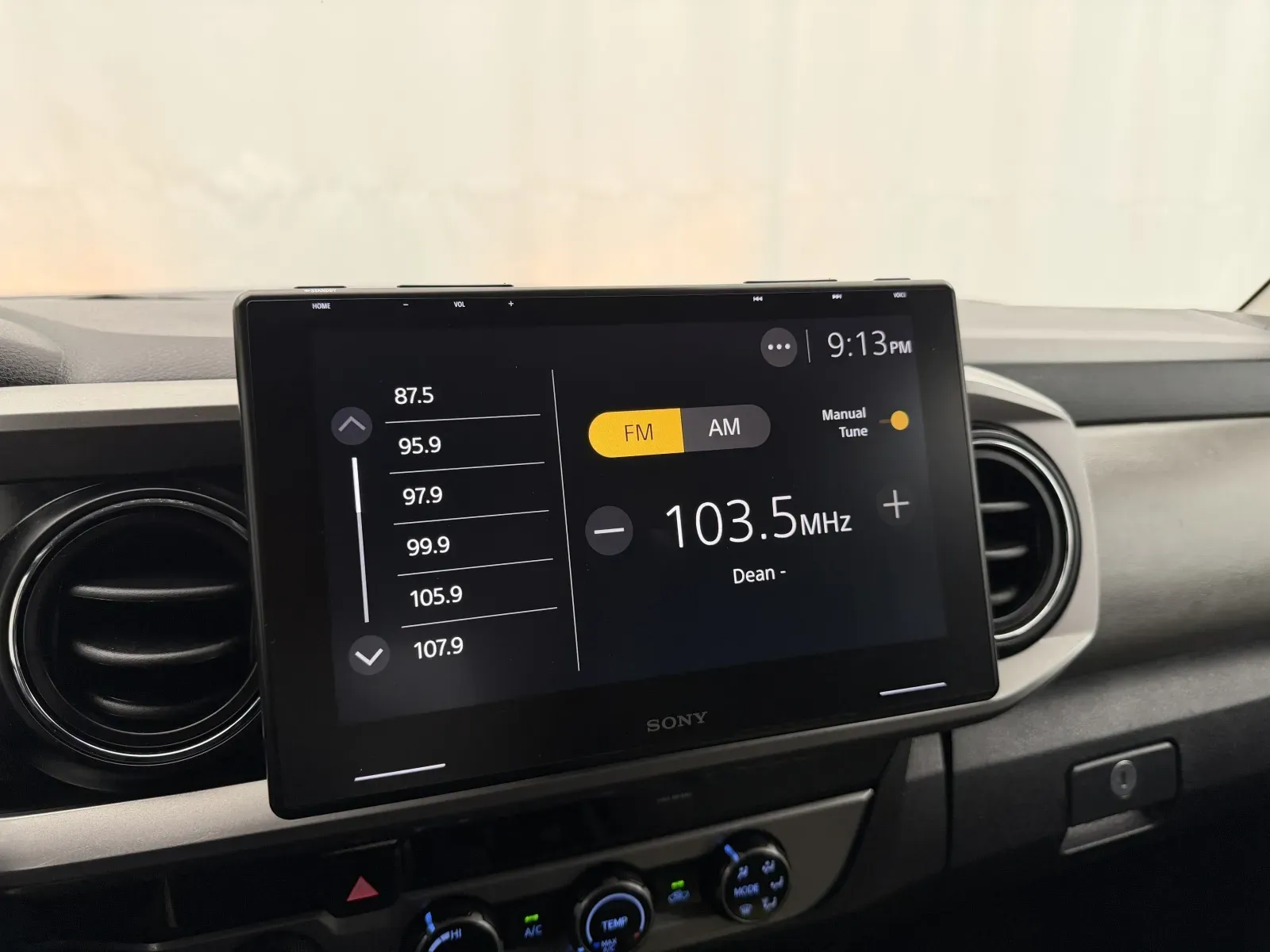 Toyota Tacoma photo 18