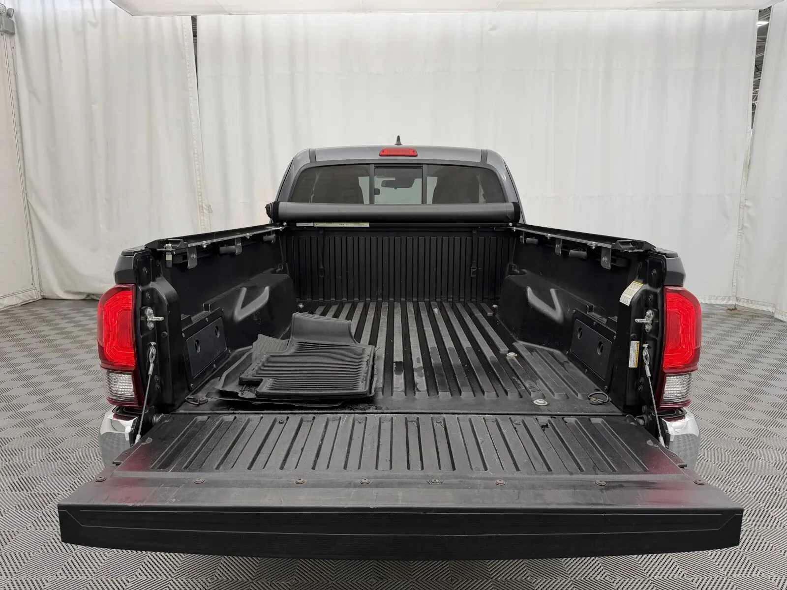 Toyota Tacoma photo 7